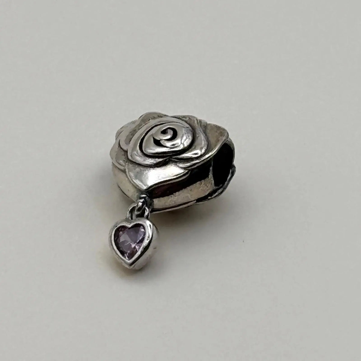 Charms Pand'OR en forme de fleur avec un petit pendentif en forme de cœur en acier inoxydable