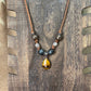 Collier artisanal | Collier sur cordon de cuir brun | Pendentif goutte œil de tigre | Perles de verre et acier