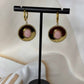 Boucles d'oreilles dorées sur mini créole | Motif centrale coloré rose | Acier inoxydable
