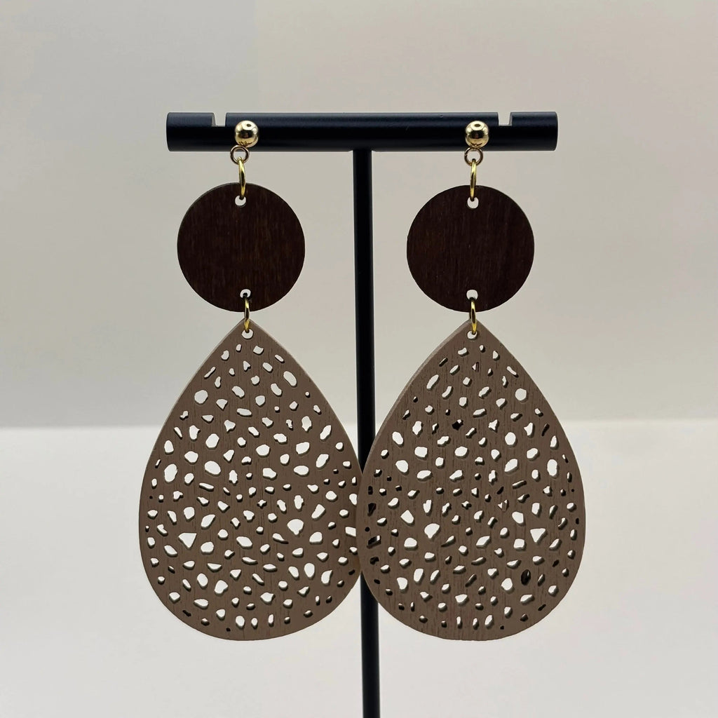 Boucles d'oreilles légères en bois motif goutte et petits trous et pastille de bois