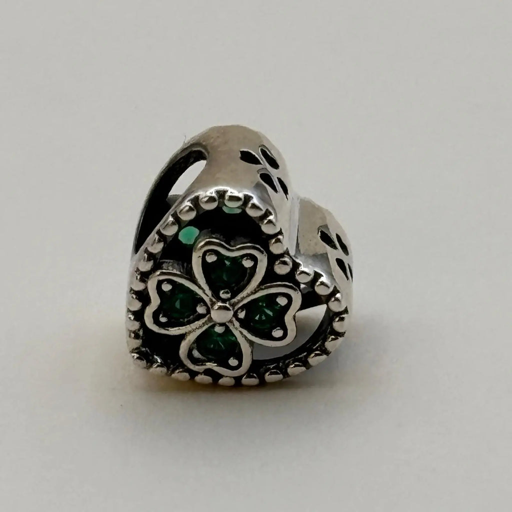 Charms Pand'OR avec motif cœur et trèfle en argent sterling