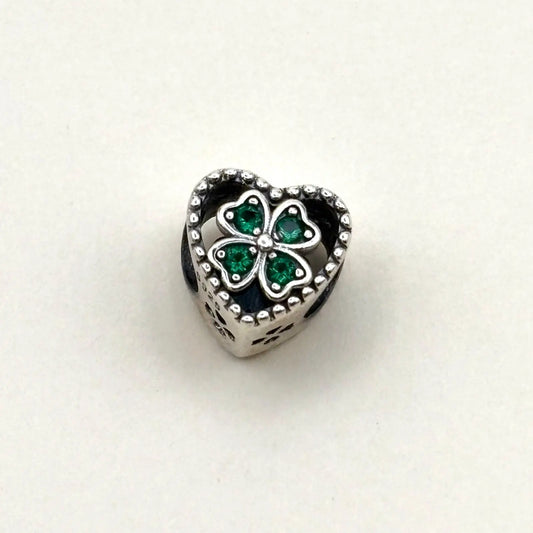 Charms Pand'OR avec motif cœur et trèfle en argent sterling