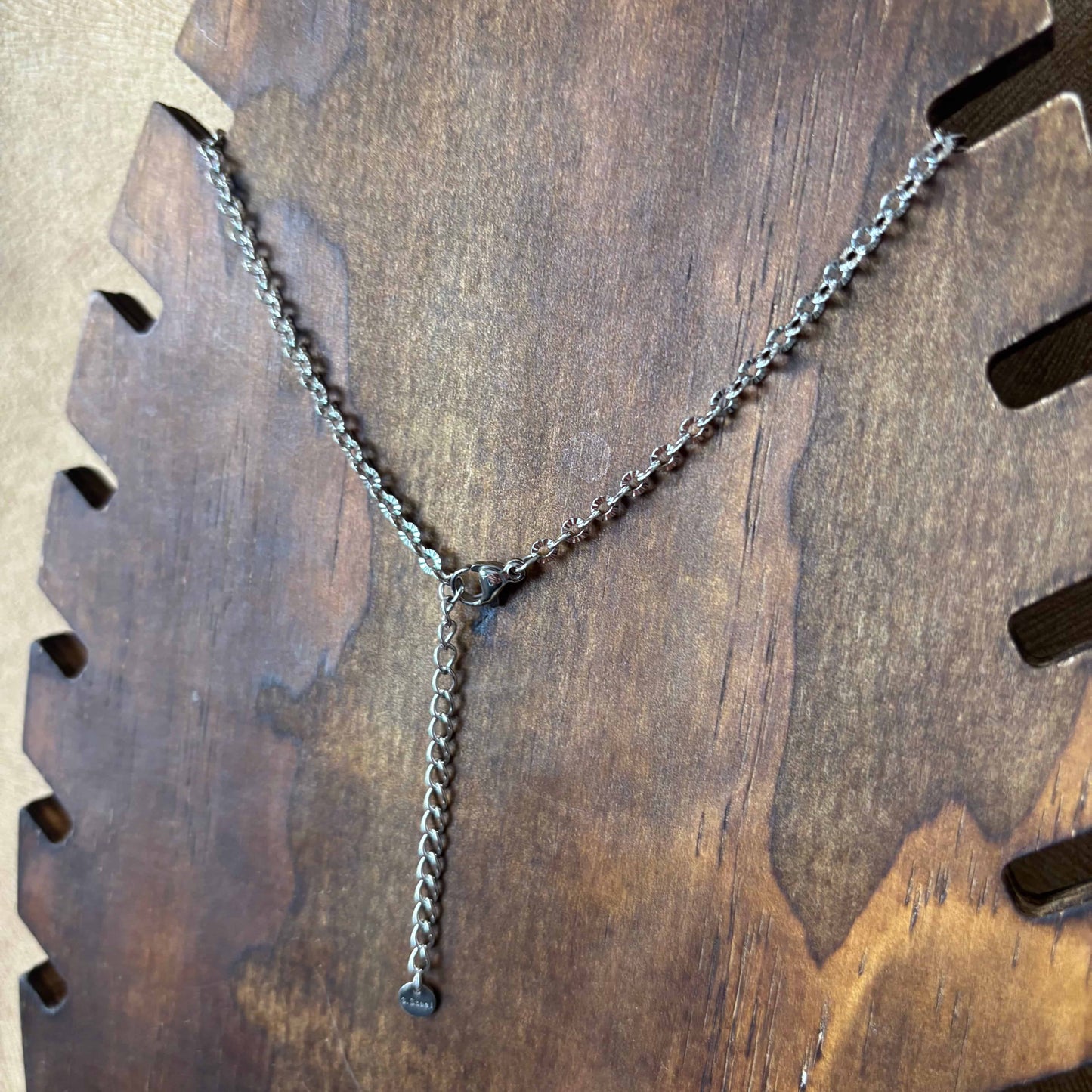 Collier argenté |Breloques soleil fleur et perles vue de l'arrière | Acier inoxydable