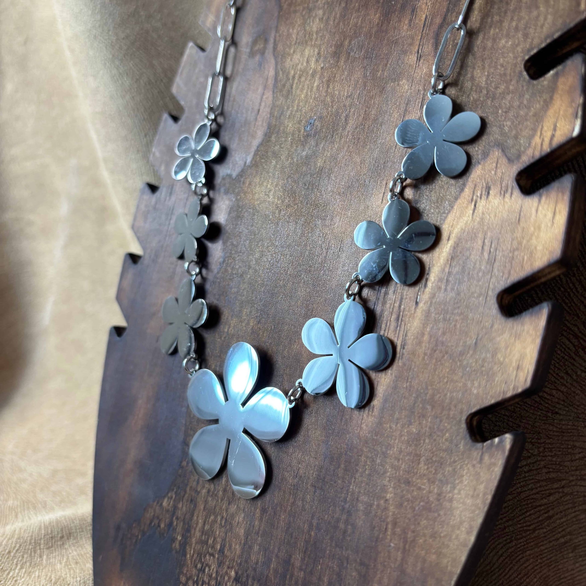 Collier doré |Maillons ovales | Motifs fleurs |Acier inoxydable