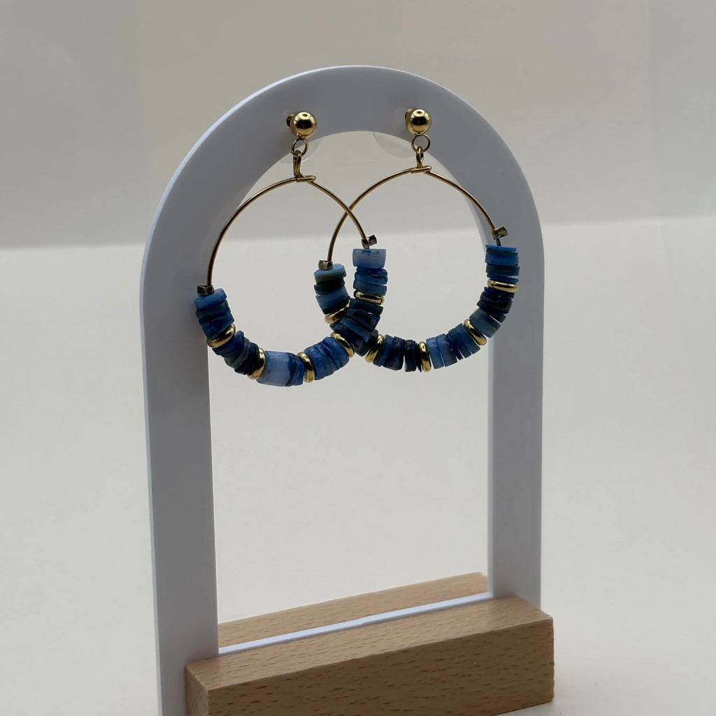 Boucles d'oreilles créoles dorées avec des perles colorées bleues créole en acier inoxydable