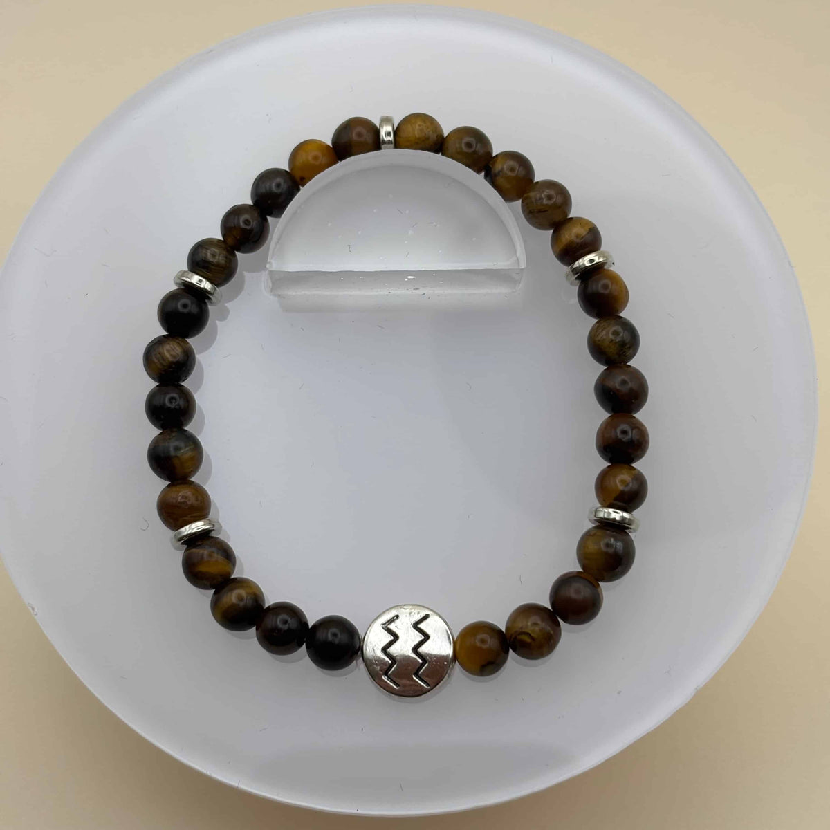 Bracelet en perles sur élastique avec perles en porcelaine et en verre et médaillon avec le signe zodiacal du verseau