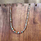 Collier artisanal en perles naturelles saumon perles bicolores  sur élastique vendu sur le site internet prêtes à briller