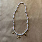 Collier artisanal |Collier avec breloques étoile de mer coquillages dorés | Perles de verre blanche et acrylique rose sur élastique