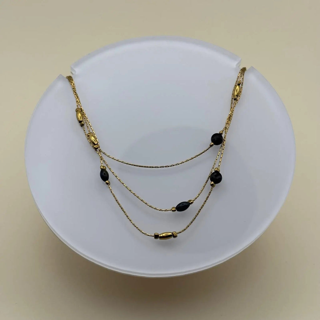 Collier multirangs doré avec perles noires