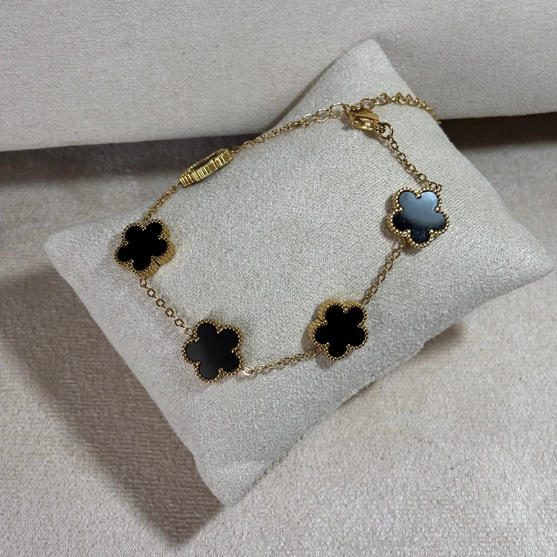 Bracelet doré | Motif trèfle | Fleurs noires| Acier inoxydable